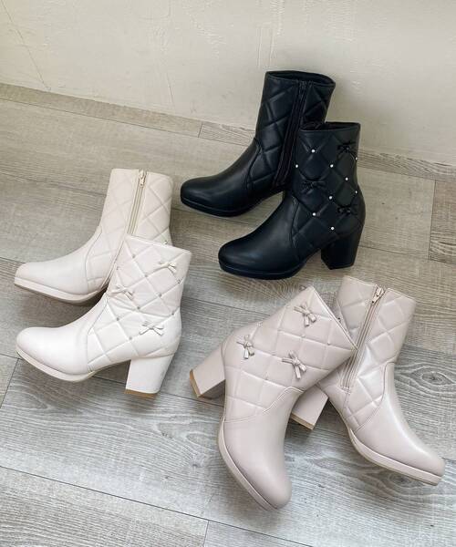 MAJESTIC LEGON（マジェスティックレゴン）の「キルティングビジューリボンブーツ（ブーツ・レディース・アイボリー/ブラック/グレイッシュベージュ・SMALL/MEDIUM/LARGE/X-LARGE）」の20枚目の写真