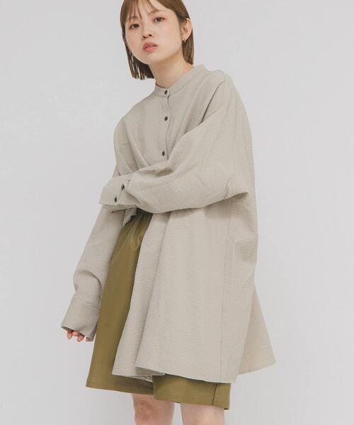 KBF(ケイビーエフ)の「ウエストタックロングシャツ(シャツ/ブラウス・レディース・グリーン系その他/オフホワイト/チャコールグレー・ONE)」の14枚目の写真