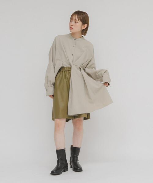 KBF(ケイビーエフ)の「ウエストタックロングシャツ(シャツ/ブラウス・レディース・グリーン系その他/オフホワイト/チャコールグレー・ONE)」の16枚目の写真