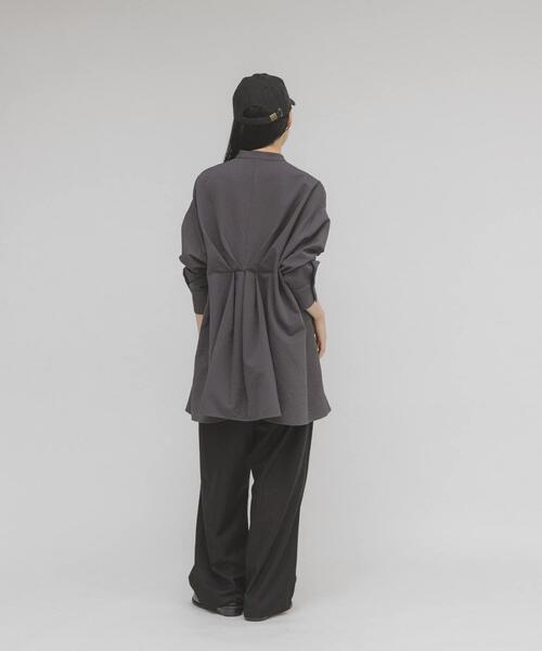KBF(ケイビーエフ)の「ウエストタックロングシャツ(シャツ/ブラウス・レディース・グリーン系その他/オフホワイト/チャコールグレー・ONE)」の22枚目の写真