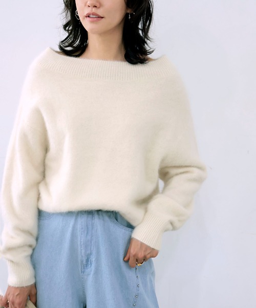 Jines（ジネス）の「フォックスカシミヤ オフショルダープルオーバー（ニット/セーター・レディース・ブルー/アイボリー/ワイン/ピンク・38）」の2枚目の写真