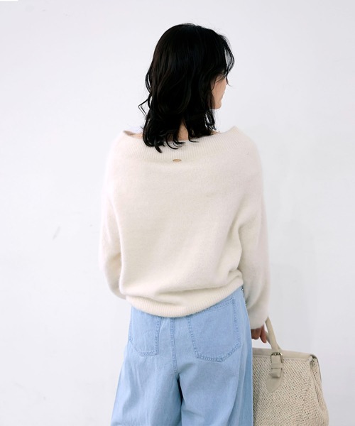 Jines（ジネス）の「フォックスカシミヤ オフショルダープルオーバー（ニット/セーター・レディース・ブルー/アイボリー/ワイン/ピンク・38）」の14枚目の写真