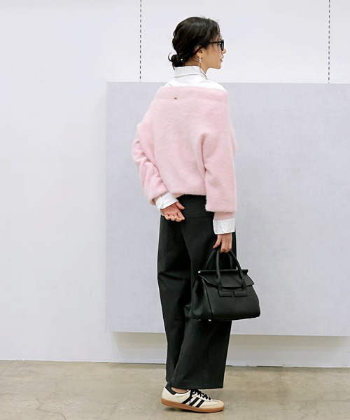 Jines（ジネス）の「フォックスカシミヤ オフショルダープルオーバー（ニット/セーター・レディース・ブルー/アイボリー/ワイン/ピンク・38）」の17枚目の写真