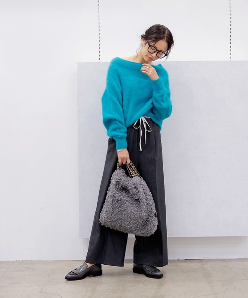 Jines（ジネス）の「フォックスカシミヤ オフショルダープルオーバー（ニット/セーター・レディース・ブルー/アイボリー/ワイン/ピンク・38）」の9枚目の写真