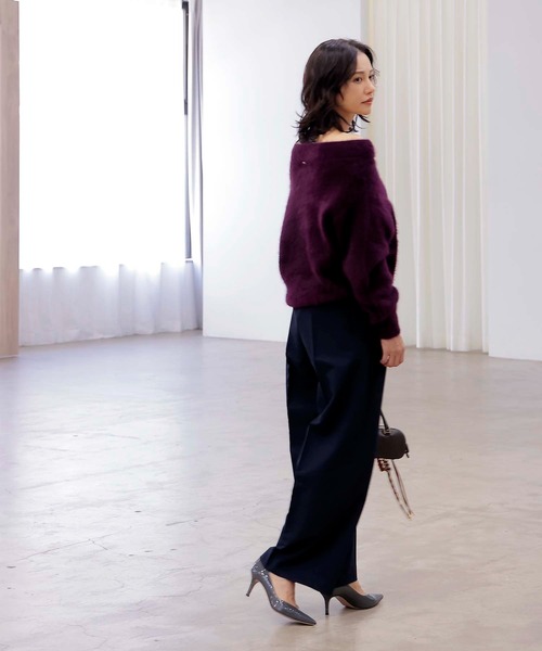 Jines（ジネス）の「フォックスカシミヤ オフショルダープルオーバー（ニット/セーター・レディース・ブルー/アイボリー/ワイン/ピンク・38）」の6枚目の写真