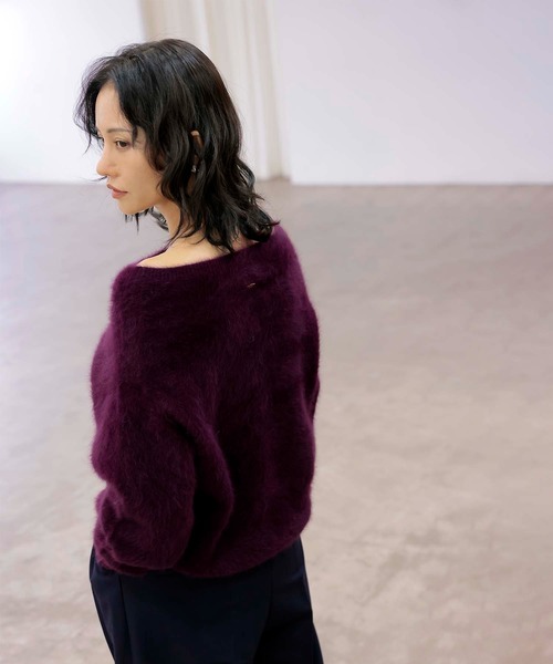 Jines（ジネス）の「フォックスカシミヤ オフショルダープルオーバー（ニット/セーター・レディース・ブルー/アイボリー/ワイン/ピンク・38）」の8枚目の写真