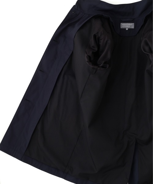 MARGARET HOWELL(マーガレットハウエル)の「COTTON NYLON GABARDINE(トレンチコート・レディース・ベージュ/ネイビー・0/1/2)」の6枚目の写真