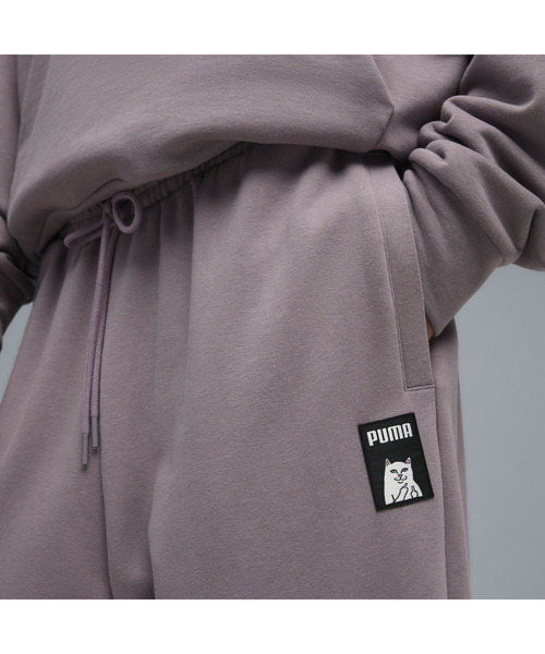 PUMA（プーマ）の「PUMA プーマ ユニセックス PUMA x RIPNDIP オーバーサイズド ワイド スウェット（その他パンツ・メンズ・ブロンズ/プラム/ブラック・X-LARGE/X-SMALL/SMALL/MEDIUM/LARGE）」の4枚目の写真