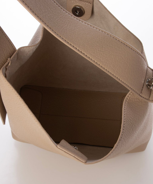 cache cache(カシュ カシュ)の「カシュカシュ cachecache / ポーチショルダー付き2wayホーボーバッグ(ショルダーバッグ・レディース・ベージュ/オレンジ/シルバー/ブラック・FREE)」の20枚目の写真