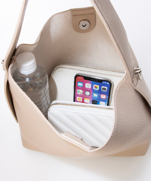 cache cache(カシュ カシュ)の「カシュカシュ cachecache / ポーチショルダー付き2wayホーボーバッグ(ショルダーバッグ・レディース・ベージュ/オレンジ/シルバー/ブラック・FREE)」の21枚目の写真