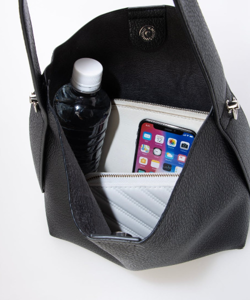 cache cache(カシュ カシュ)の「カシュカシュ cachecache / ポーチショルダー付き2wayホーボーバッグ(ショルダーバッグ・レディース・ベージュ/オレンジ/シルバー/ブラック・FREE)」の14枚目の写真