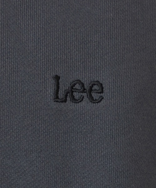 Lee(リー)の「バックビッグロゴスウェット【アウトレット店舗・WEB限定】(スウェット・メンズ・レッド/グリーン/アイボリー/チャコール・SMALL/MEDIUM/LARGE/X-LARGE)」の22枚目の写真