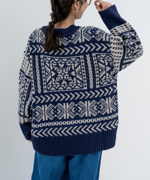 refinedworks（リファインドワークス）の「【refinedworks】存在感抜群の バンダナ柄ニット（ニット/セーター・レディース・ブラック/ネイビー・FREE）」の5枚目の写真