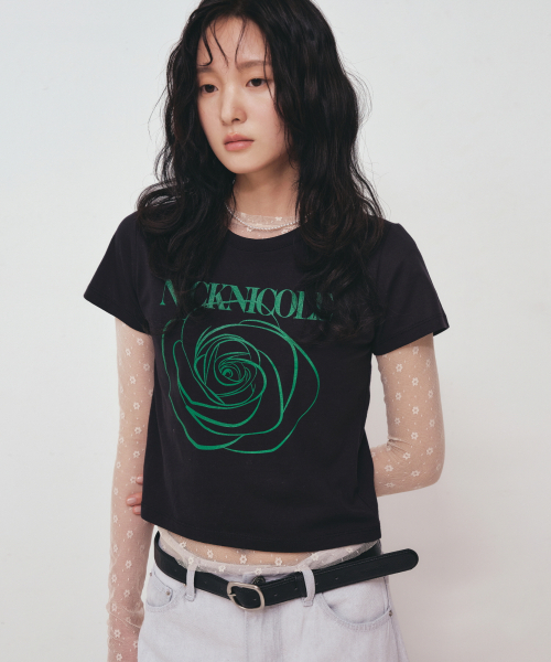 NICK&NICOLE(ニックアンドニコール)の「ROSE SIGNATURE CROP TOP_BLACK GREEN(Tシャツ/カットソー・レディース・その他・FREE)」の1枚目の写真