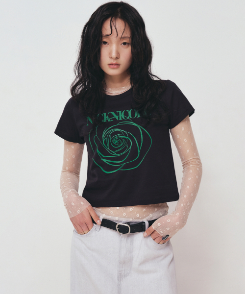 NICK&NICOLE(ニックアンドニコール)の「ROSE SIGNATURE CROP TOP_BLACK GREEN(Tシャツ/カットソー・レディース・その他・FREE)」の2枚目の写真
