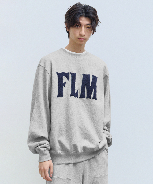 F.ILLUMINATE(フィルミネイト)の「FLM ブークルロゴ スウェットシャツ - メランジグレー(スウェット・レディース・その他・LARGE/SMALL/MEDIUM)」の3枚目の写真
