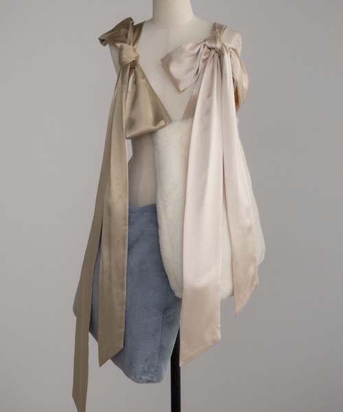 idem(イデム)の「fur big ribbon tote bag / サテンショルダーファーバッグ(ショルダーバッグ・レディース・ブラウン/グレー/アイボリー・FREE)」の4枚目の写真