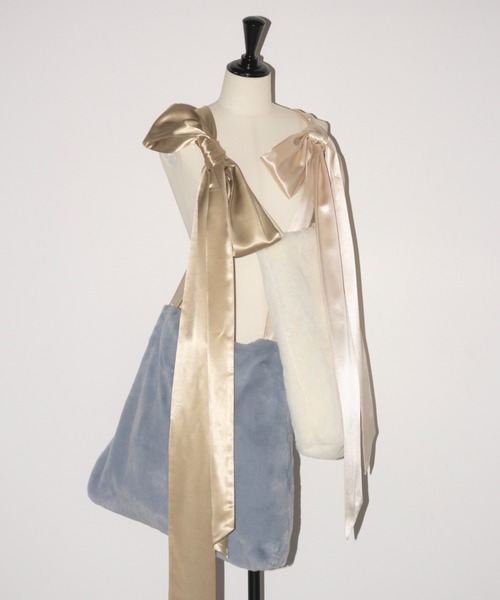 idem(イデム)の「fur big ribbon tote bag / サテンショルダーファーバッグ(ショルダーバッグ・レディース・ブラウン/グレー/アイボリー・FREE)」の7枚目の写真