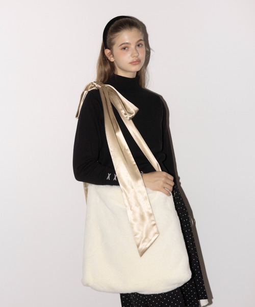 idem(イデム)の「fur big ribbon tote bag / サテンショルダーファーバッグ(ショルダーバッグ・レディース・ブラウン/グレー/アイボリー・FREE)」の10枚目の写真