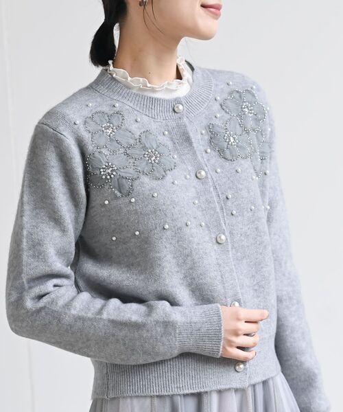 rps（アールピーエス）の「パールフラワーモチーフニットカーディガン（カーディガン/ボレロ・レディース・ブラック/アイボリー/杢グレー・フリー）」の3枚目の写真