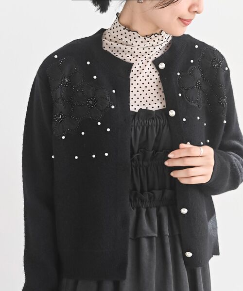 rps（アールピーエス）の「パールフラワーモチーフニットカーディガン（カーディガン/ボレロ・レディース・ブラック/アイボリー/杢グレー・フリー）」の2枚目の写真