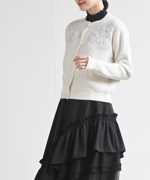 rps（アールピーエス）の「パールフラワーモチーフニットカーディガン（カーディガン/ボレロ・レディース・ブラック/アイボリー/杢グレー・フリー）」の4枚目の写真