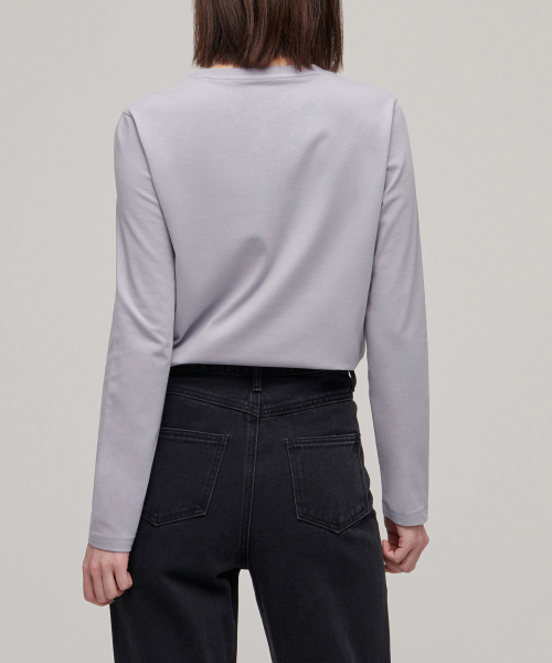 MUSINSA STANDARD WOMAN（ムシンサスタンダードウーマン）の「ウィメンズフレキシブルクルーネック長袖Tシャツ[パープルグレー]（Tシャツ/カットソー・レディース・その他・SMALL/MEDIUM/LARGE/X-LARGE/X-SMALL）」の5枚目の写真