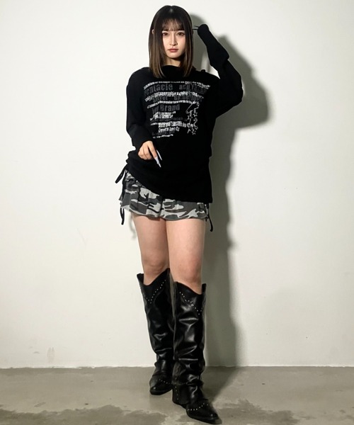 .KOM(ドットコム)の「A'GEM/9 × .kom 『.kom/ドットケーオーエム』 ワンショルダー風ロゴプリント長袖Tシャツ(Tシャツ/カットソー・レディース・グリーン/ブラック・FREE)」の9枚目の写真