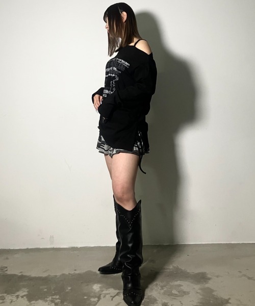 .KOM(ドットコム)の「A'GEM/9 × .kom 『.kom/ドットケーオーエム』 ワンショルダー風ロゴプリント長袖Tシャツ(Tシャツ/カットソー・レディース・グリーン/ブラック・FREE)」の12枚目の写真