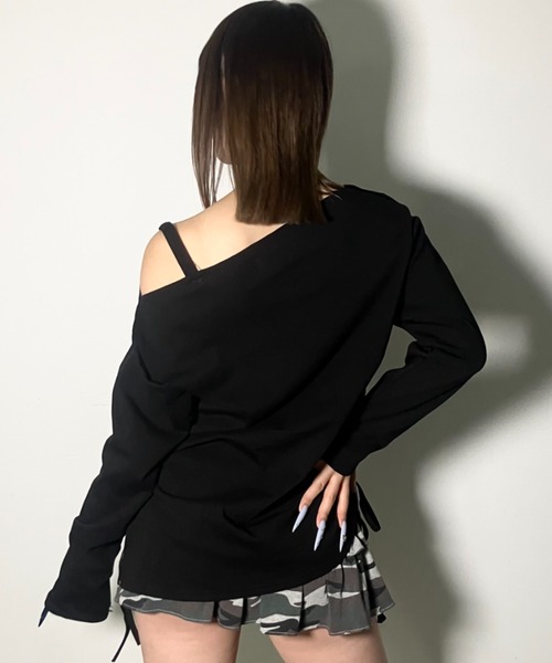 .KOM(ドットコム)の「A'GEM/9 × .kom 『.kom/ドットケーオーエム』 ワンショルダー風ロゴプリント長袖Tシャツ(Tシャツ/カットソー・レディース・グリーン/ブラック・FREE)」の8枚目の写真