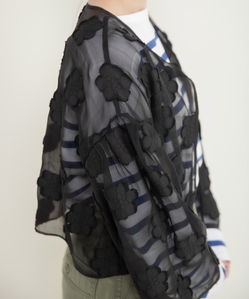 Dot＆Stripes CHILD WOMAN（ドットアンドストライプス　チャイルドウーマン）の「シアーフラワーカットジャカード はおりショートブラウス(セットアップ対応)（シャツ/ブラウス・レディース・ブラック・FREE）」の14枚目の写真