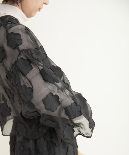 Dot＆Stripes CHILD WOMAN（ドットアンドストライプス　チャイルドウーマン）の「シアーフラワーカットジャカード はおりショートブラウス(セットアップ対応)（シャツ/ブラウス・レディース・ブラック・FREE）」の8枚目の写真