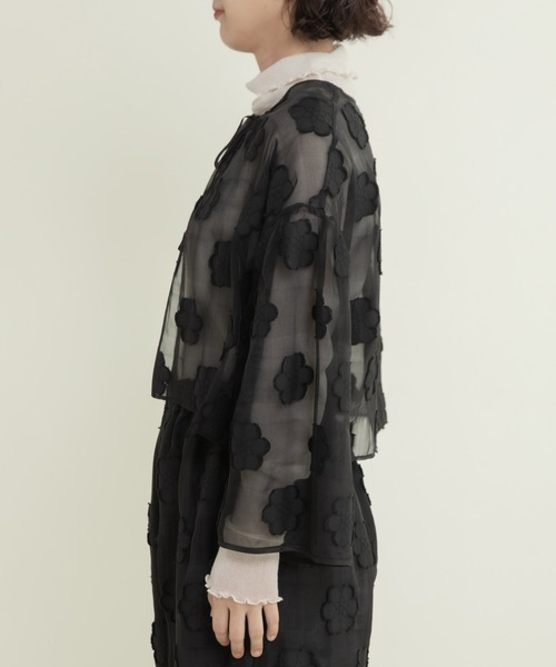 Dot＆Stripes CHILD WOMAN（ドットアンドストライプス　チャイルドウーマン）の「シアーフラワーカットジャカード はおりショートブラウス(セットアップ対応)（シャツ/ブラウス・レディース・ブラック・FREE）」の20枚目の写真