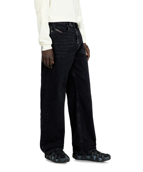 DIESEL(ディーゼル)の「メンズ デニムパンツ 2001 D-MACRO L.32(デニムパンツ・メンズ・ブラック・28inch/30inch/32inch/26inch)」の7枚目の写真