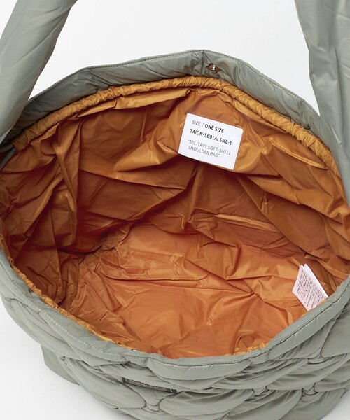 TAION（タイオン）の「＜TAION＞ソフトシェル  ダウン ショルダーバッグ（ショルダーバッグ・メンズ・ブラック/オフホワイト/ケリーグリーン・FREE）」の18枚目の写真