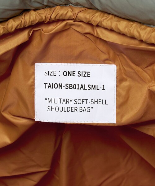 TAION（タイオン）の「＜TAION＞ソフトシェル  ダウン ショルダーバッグ（ショルダーバッグ・メンズ・ブラック/オフホワイト/ケリーグリーン・FREE）」の19枚目の写真