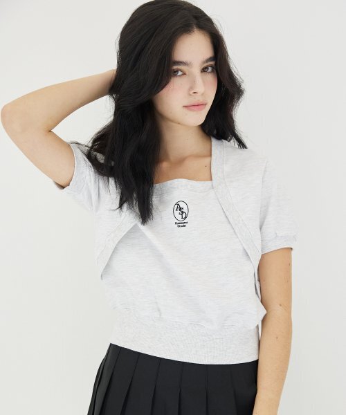 AWESOME STUDIO（オーサムスタジオ）の「半袖ボレロレイヤードスウェットシャツホワイトグレー（Tシャツ/カットソー・レディース・その他・FREE）」の2枚目の写真