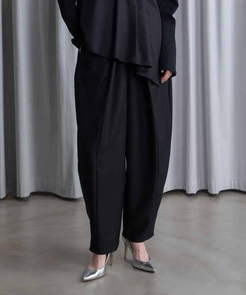 MARECHAL TERRE（マルシャルテル）の「【UV / 防シワ 機能付き】コクーンパンツ（その他パンツ・レディース・ブラック/ネイビー/グレー/サンドベージュ/ラベンダー・MEDIUM）」の2枚目の写真