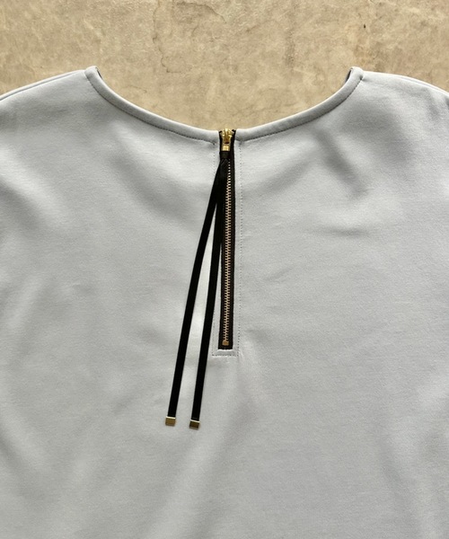 Emma Taylor(エマテイラー)の「ライトダンボールバイカラージッププルオーバー(Tシャツ/カットソー・レディース・ライトベージュ/サックスブルー/ブラック/ホワイト・FREE)」の11枚目の写真