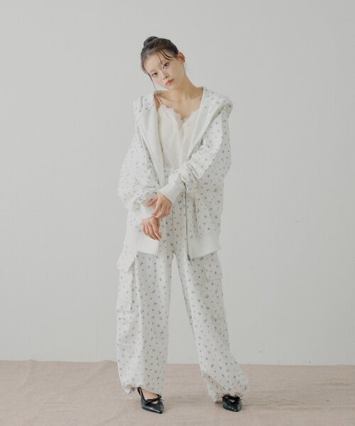 Chico（チコ）の「ワイドカーゴパンツ（その他パンツ・レディース・ピンク/グレー系その他3/ブルー・FREE）」の9枚目の写真