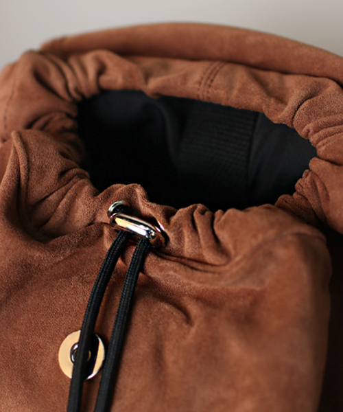 MASMARULEZ（マスマルールズ）の「[INT] Mini suede flap backpack _ Brown（バックパック/リュック・レディース・その他・FREE）」の12枚目の写真