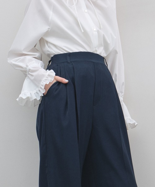 &. NOSTALGIA（アンドドットノスタルジア）の「ツイルワイドストレートパンツ（セットアップ）（スラックス・レディース・ベージュ/ネイビー・M）」の5枚目の写真