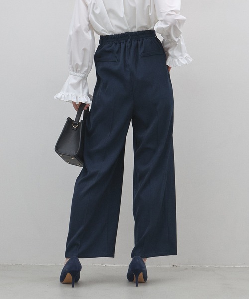 &. NOSTALGIA（アンドドットノスタルジア）の「ツイルワイドストレートパンツ（セットアップ）（スラックス・レディース・ベージュ/ネイビー・M）」の6枚目の写真