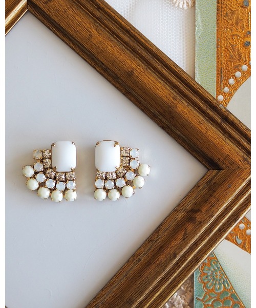 tone(トーン)の「【kanade】ホワイトビジューピアス(MA)(ピアス(両耳用)・レディース・ホワイト・FREE)」の1枚目の写真