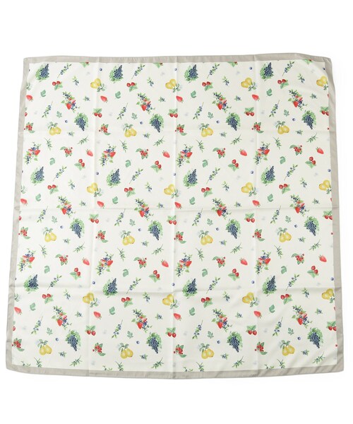 SHOO・LA・RUE（シューラルー）の「大判プリントスカーフ（88×88cm）（バンダナ/スカーフ・レディース・イエロー系3/アイボリー系3/グレー系3/ピンク系その他/ブルー系その他5/レッド系5・00）」の8枚目の写真