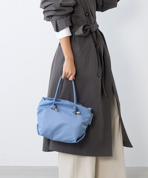 VIOLAd'ORO（ヴィオラドーロ）の「【VIOLAd'ORO】ナイロントートバッグ-BIANCA（トートバッグ・レディース・グレイッシュベージュ/ブルー・FREE）」の2枚目の写真