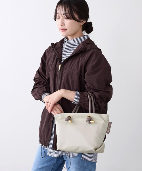 VIOLAd'ORO（ヴィオラドーロ）の「【VIOLAd'ORO】ナイロントートバッグ-BIANCA（トートバッグ・レディース・グレイッシュベージュ/ブルー・FREE）」の5枚目の写真