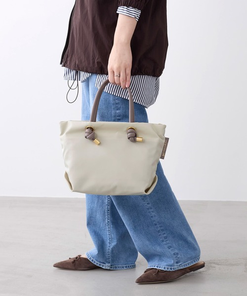 VIOLAd'ORO（ヴィオラドーロ）の「【VIOLAd'ORO】ナイロントートバッグ-BIANCA（トートバッグ・レディース・グレイッシュベージュ/ブルー・FREE）」の6枚目の写真