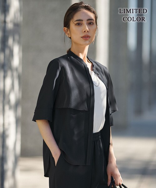 ICB(アイシービー)の「【WEB限定カラーあり】 FluidBackSatin バンドカラーシャツ(シャツ/ブラウス・レディース・サックスブルー系/ライトイエロー系/ネイビー系/グレー系/ブラック系・6/4/2)」の3枚目の写真