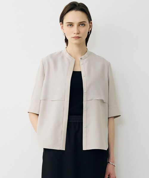 ICB(アイシービー)の「【WEB限定カラーあり】 FluidBackSatin バンドカラーシャツ(シャツ/ブラウス・レディース・サックスブルー系/ライトイエロー系/ネイビー系/グレー系/ブラック系・6/4/2)」の5枚目の写真